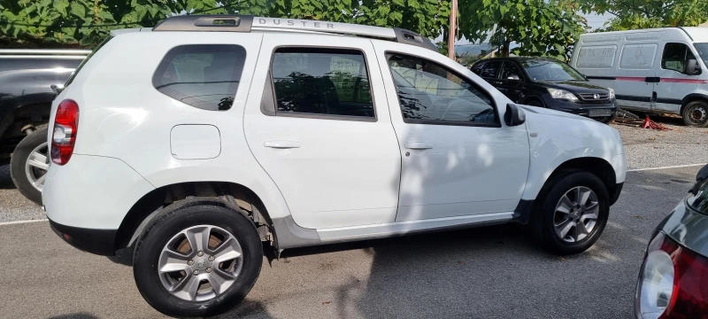 Dacia Duster 1.6 ГАЗ, снимка 8 - Автомобили и джипове - 47631914