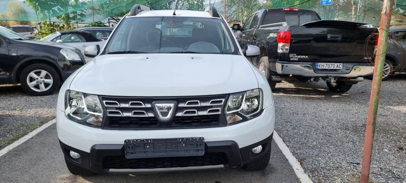 Dacia Duster 1.6 ГАЗ, снимка 1 - Автомобили и джипове - 47631914