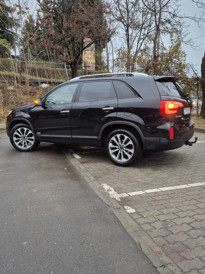 Kia Sorento 2.2 CRDI 4X4 , снимка 3 - Автомобили и джипове - 48340240