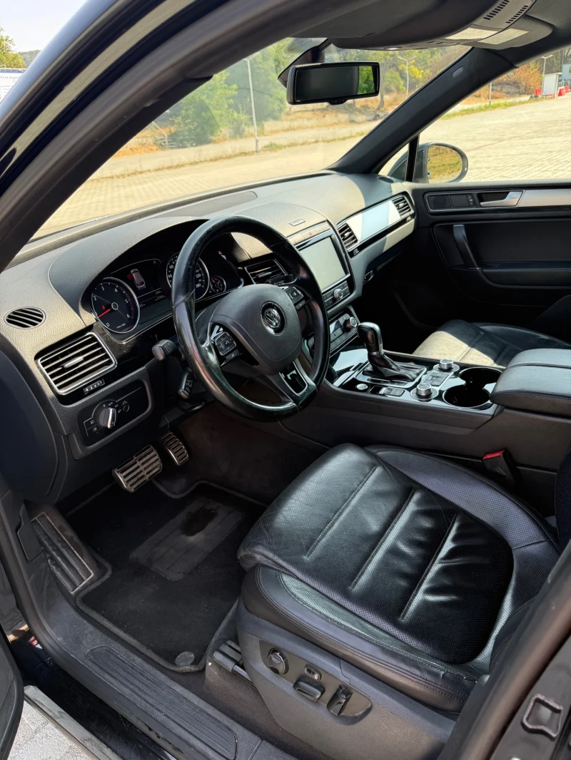 VW Touareg 3.0 TDI, снимка 9 - Автомобили и джипове - 52044619
