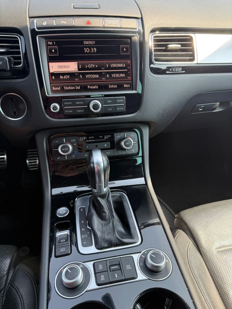 VW Touareg 3.0 TDI, снимка 8 - Автомобили и джипове - 52044619