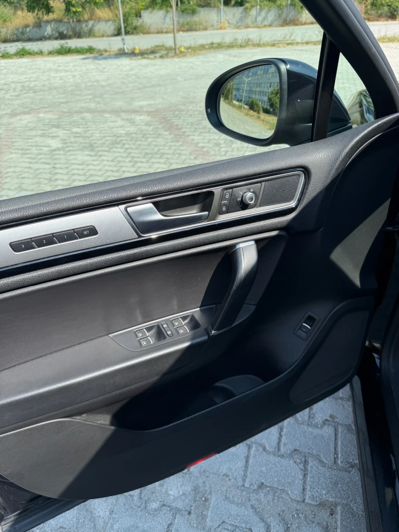 VW Touareg 3.0 TDI, снимка 10 - Автомобили и джипове - 52044619