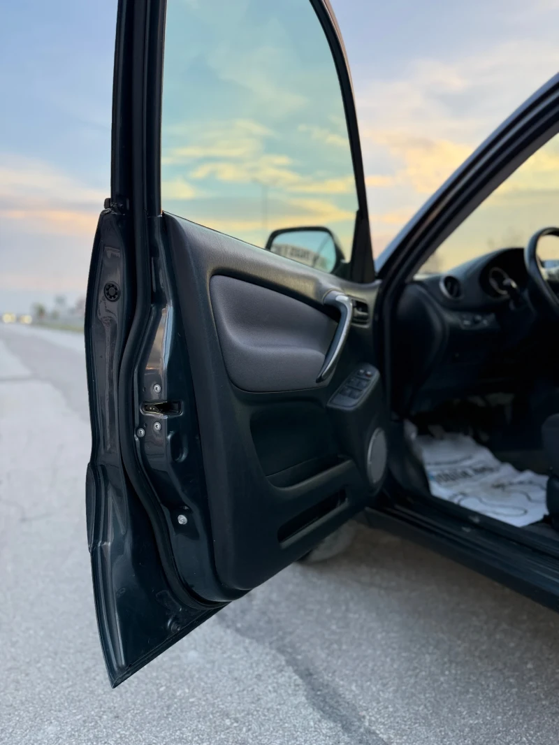 Toyota Rav4 2.0i* 4X4* ГЪРЦИЯ* ФЕЙСЛИФТ* ТЕГЛИЧ* ПЕРФЕКТНА* * , снимка 15 - Автомобили и джипове - 52354263