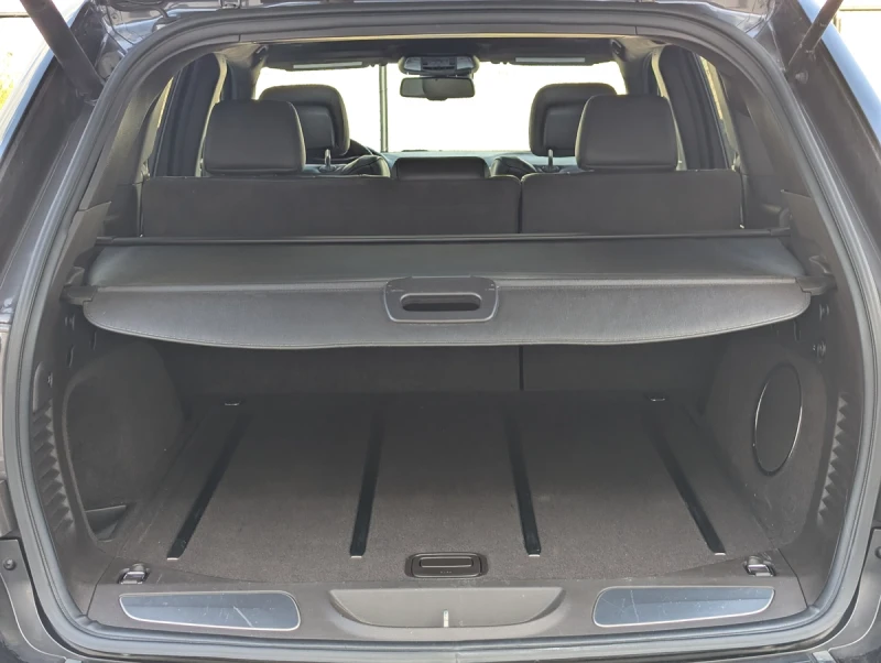 Jeep Grand cherokee SUMMIT* 5.7 V8 HEMI* DISTRONIK* ОБДУХ* ПАНО* 8ZF* , снимка 17 - Автомобили и джипове - 52630567