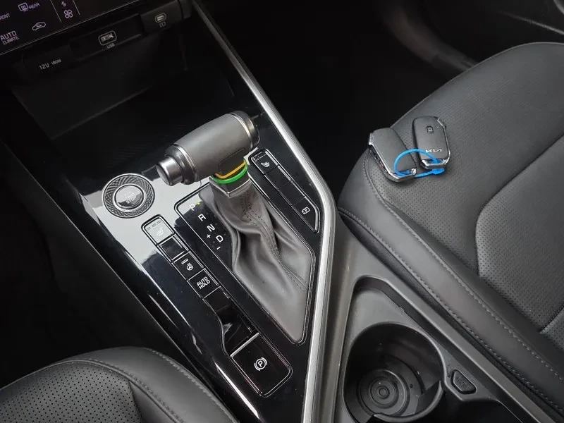 Kia Niro New Niro Trendy, снимка 9 - Автомобили и джипове - 56355396