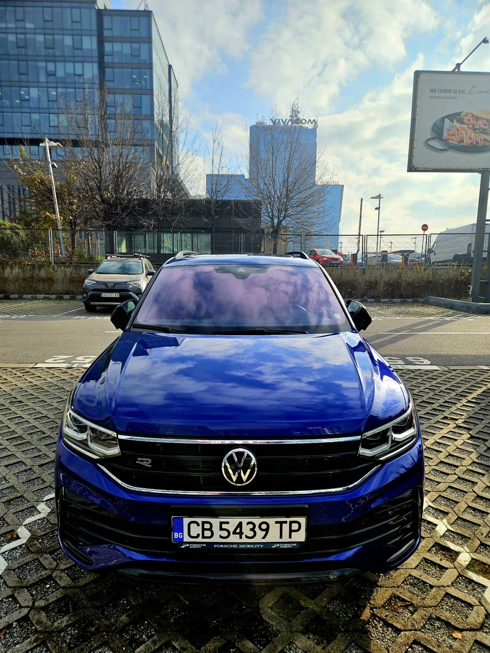 VW Tiguan R-Line 2, 0 l TDI SCR 4MOTION Гаранционен , снимка 5 - Автомобили и джипове - 54640496