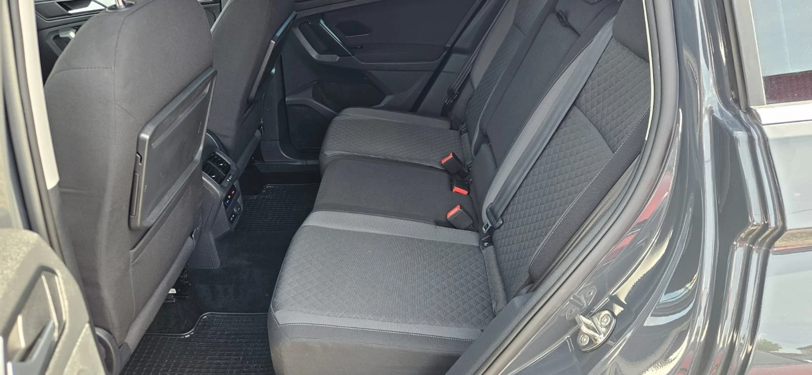 VW Tiguan 2.0TDI, снимка 9 - Автомобили и джипове - 54672486