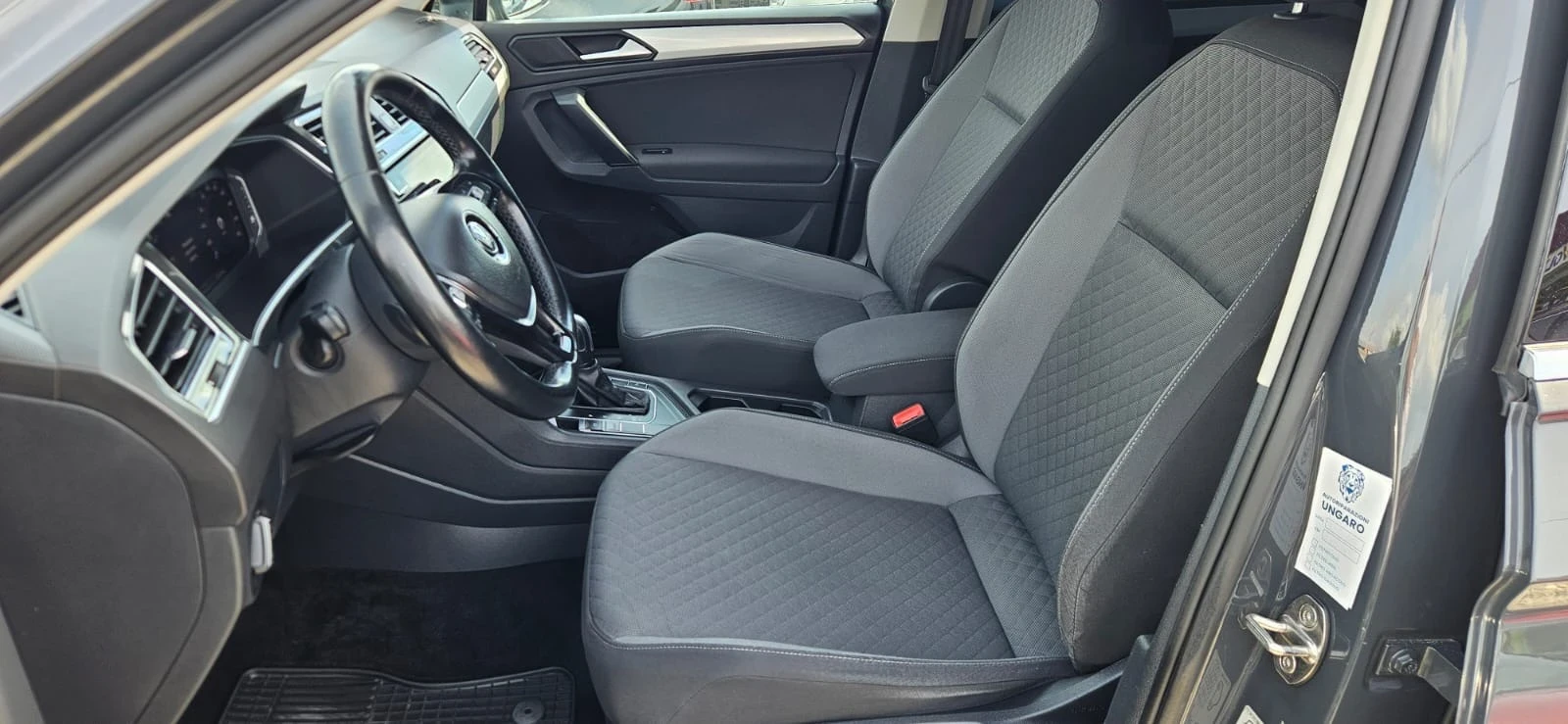 VW Tiguan 2.0TDI, снимка 11 - Автомобили и джипове - 54672486
