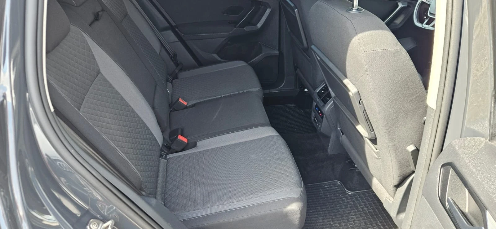 VW Tiguan 2.0TDI, снимка 8 - Автомобили и джипове - 54672486