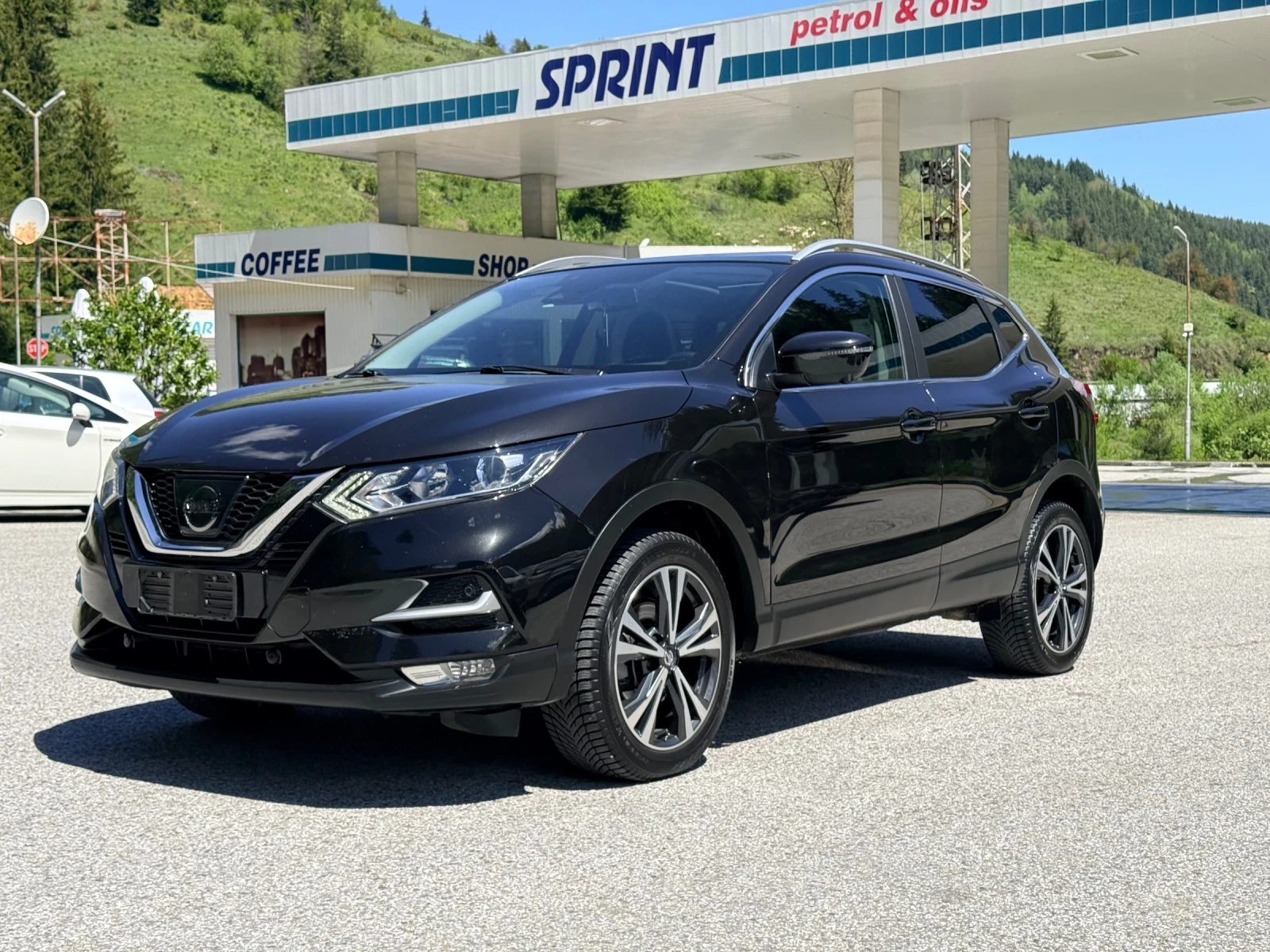 Nissan Qashqai 1.6dCi* 4x4* ФЕЙС* ДИСТР* ПАНО* KEYLESS* РЕАЛНИ КМ