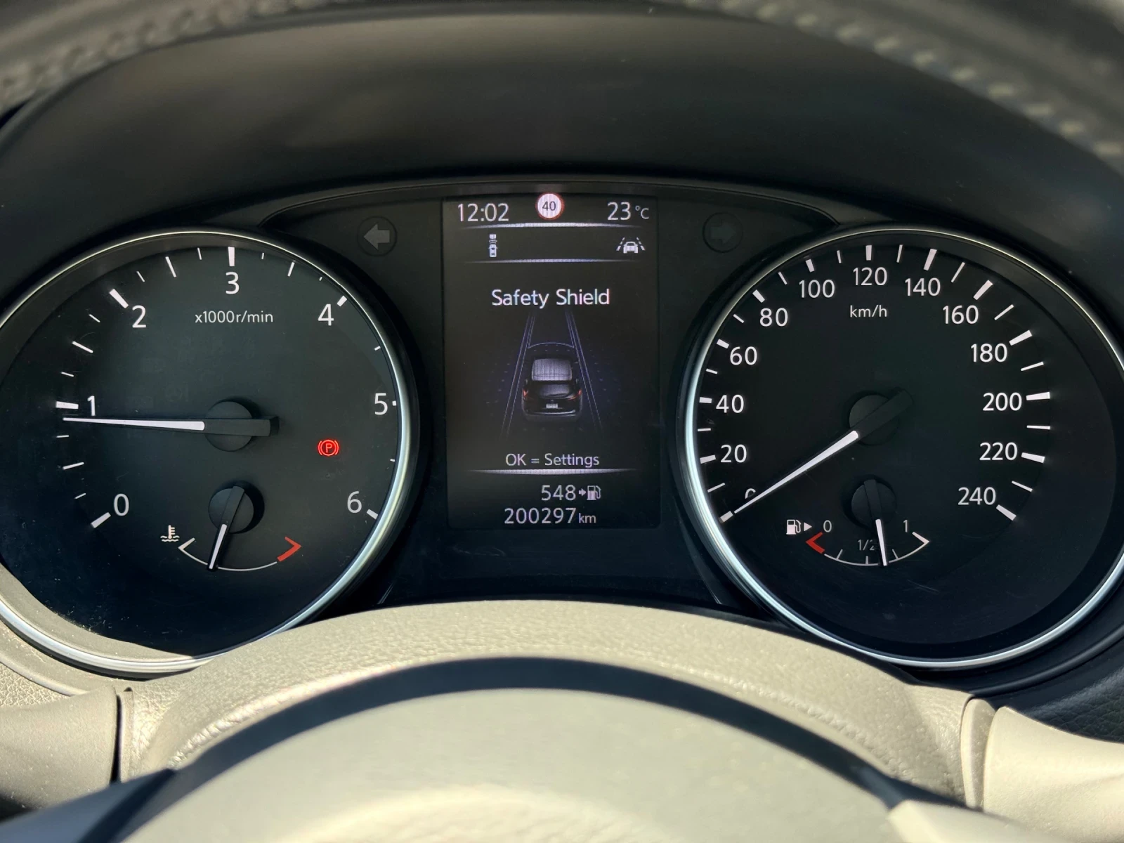Nissan Qashqai 1.6dCi* 4x4* ФЕЙС* ДИСТР* ПАНО* KEYLESS* РЕАЛНИ КМ, снимка 13 - Автомобили и джипове - 54779185