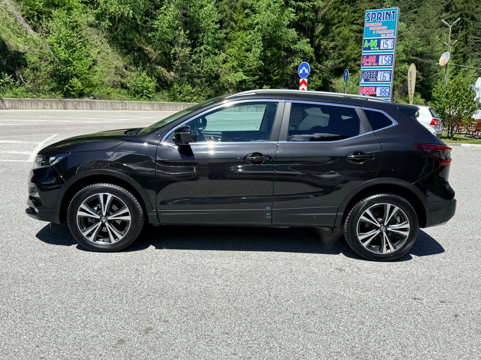 Nissan Qashqai 1.6dCi* 4x4* ФЕЙС* ДИСТР* ПАНО* KEYLESS* РЕАЛНИ КМ, снимка 2 - Автомобили и джипове - 54779185