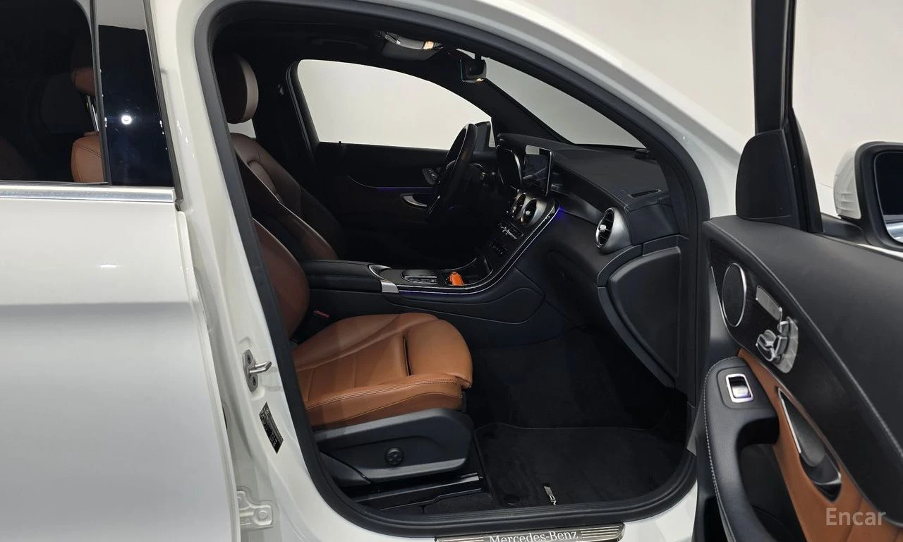 Mercedes-Benz GLC 300 HYBRID* AMG* LINE* 360КАМЕРА* LANE* ASSIST* , снимка 13 - Автомобили и джипове - 55009871