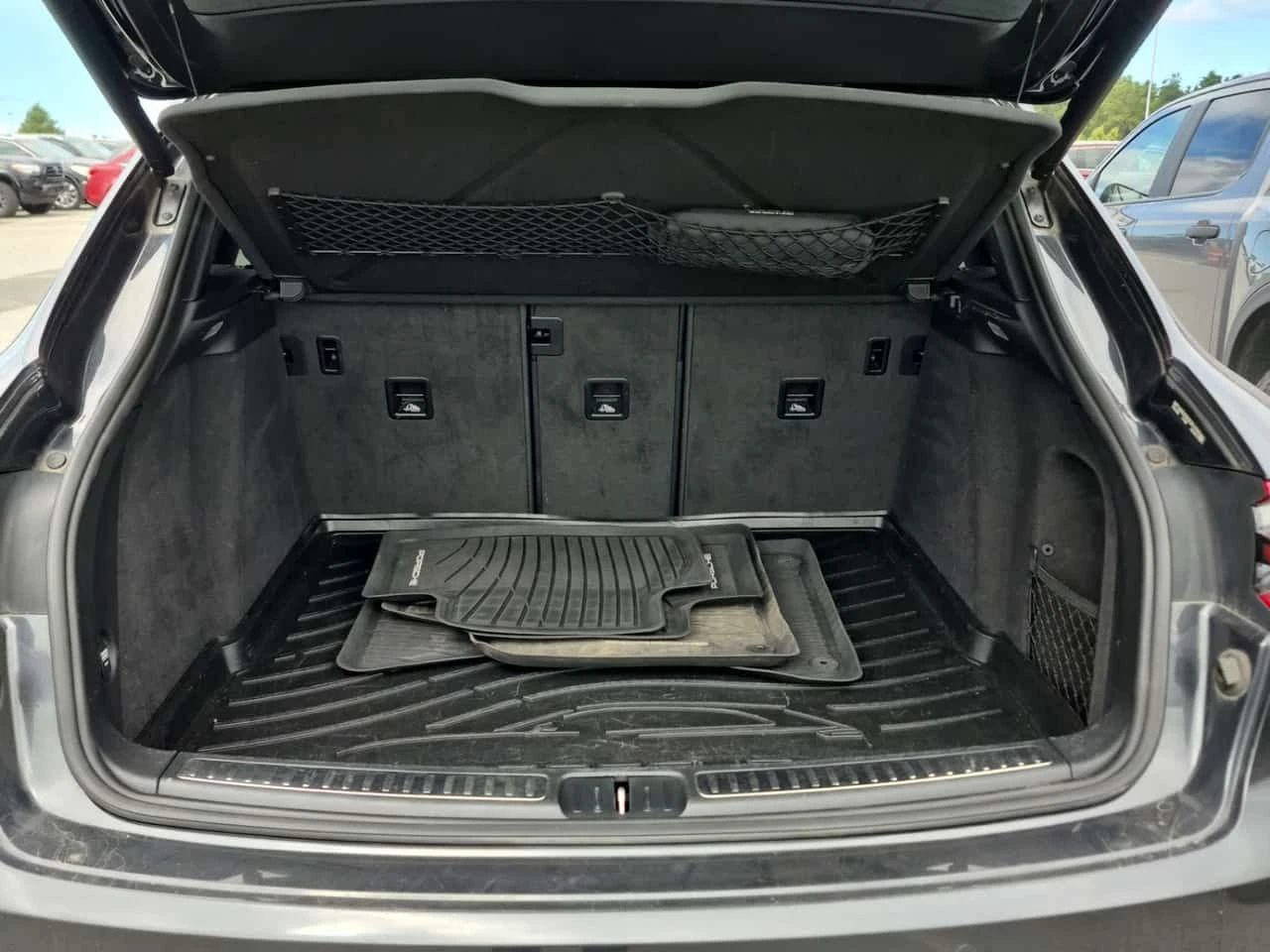 Porsche Macan * АВТОКРЕДИТ  БЕЗ ПЪРВОНАЧАЛНА ВНОСКА* , снимка 14 - Автомобили и джипове - 55263172