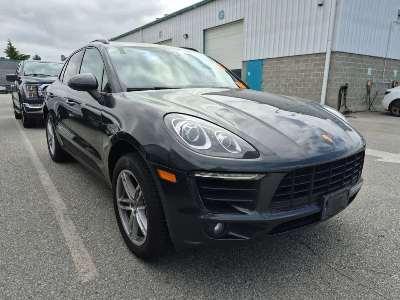 Porsche Macan * АВТОКРЕДИТ  БЕЗ ПЪРВОНАЧАЛНА ВНОСКА* , снимка 2 - Автомобили и джипове - 55263172