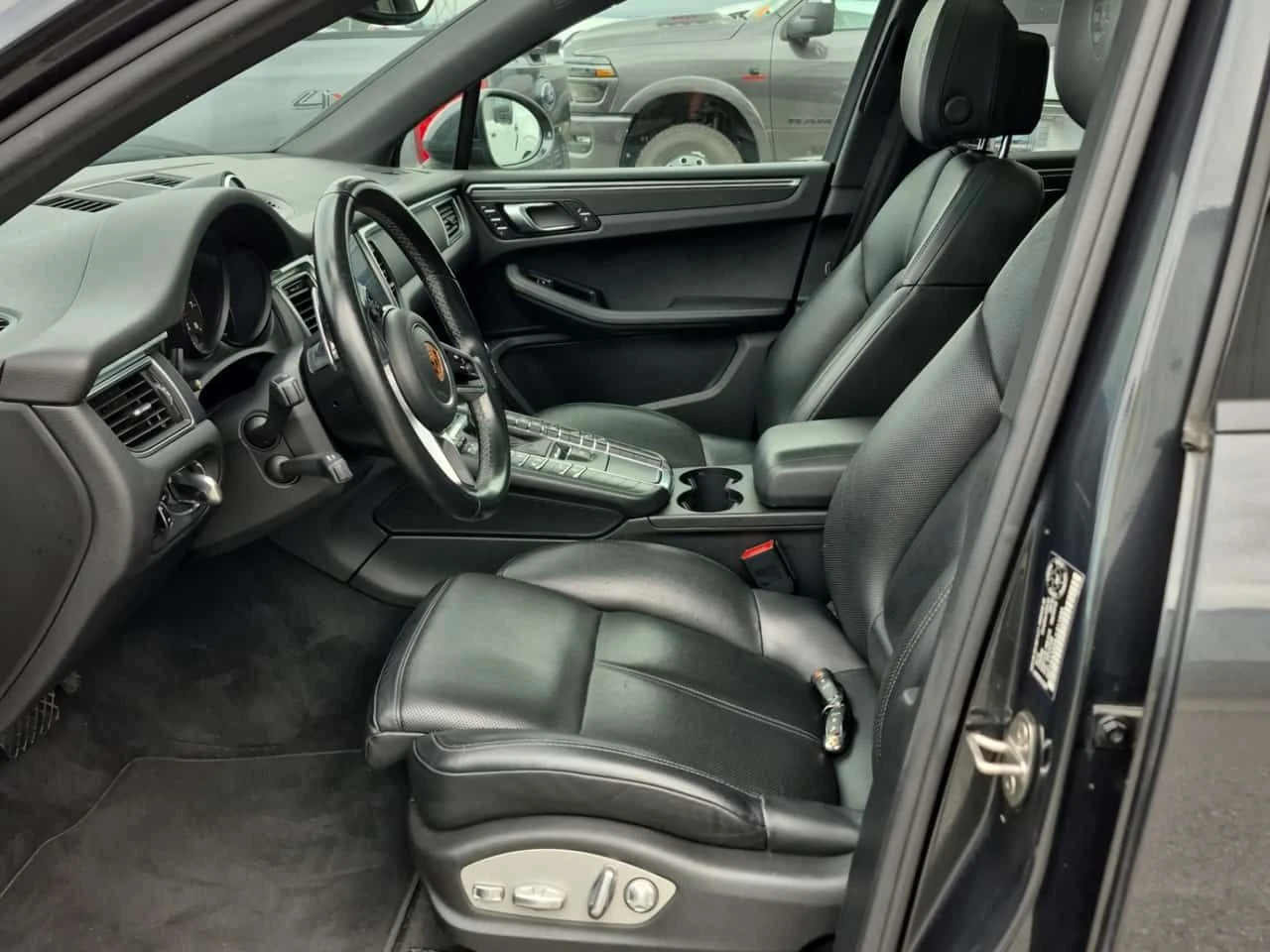 Porsche Macan * АВТОКРЕДИТ  БЕЗ ПЪРВОНАЧАЛНА ВНОСКА* , снимка 5 - Автомобили и джипове - 55263172