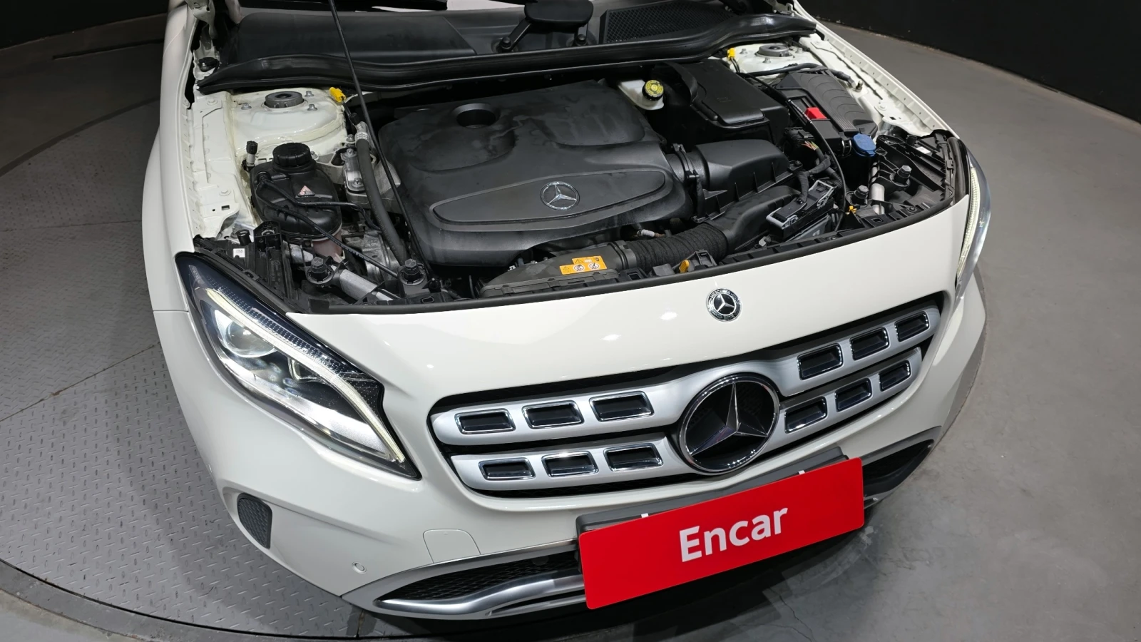 Mercedes-Benz GLA 220 Подгрев/Памет/Панорама/, снимка 5 - Автомобили и джипове - 55383468