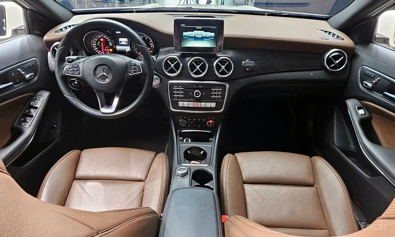Mercedes-Benz GLA 220 Подгрев/Памет/Панорама/, снимка 6 - Автомобили и джипове - 55383468