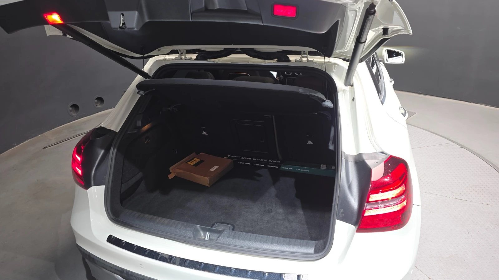 Mercedes-Benz GLA 220 Подгрев/Памет/Панорама/, снимка 3 - Автомобили и джипове - 55383468