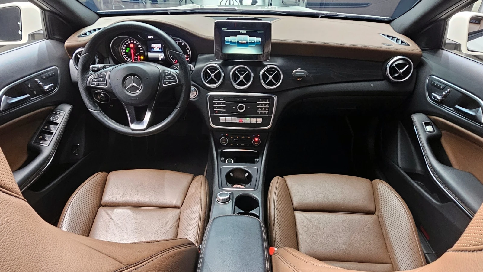 Mercedes-Benz GLA 220 Подгрев/Памет/Панорама/, снимка 7 - Автомобили и джипове - 55383468