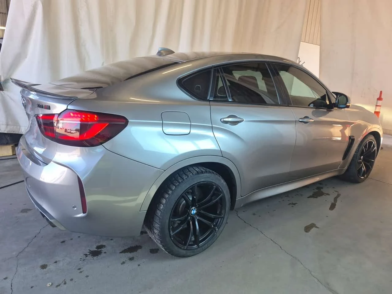 BMW X6 М/CARFAX/ПОДГРЕВ/ПАНО/ЧЕРВЕН САЛОН, снимка 4 - Автомобили и джипове - 55547792