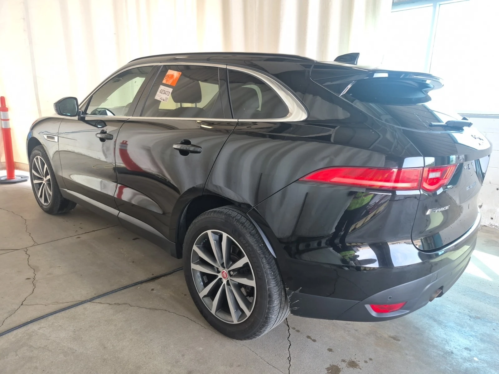 Jaguar F-PACE * PRESTIGE * АВТОКРЕДИТ БЕЗ ПЪРВОНАЧАЛНА ВНОСКА* , снимка 4 - Автомобили и джипове - 55889232