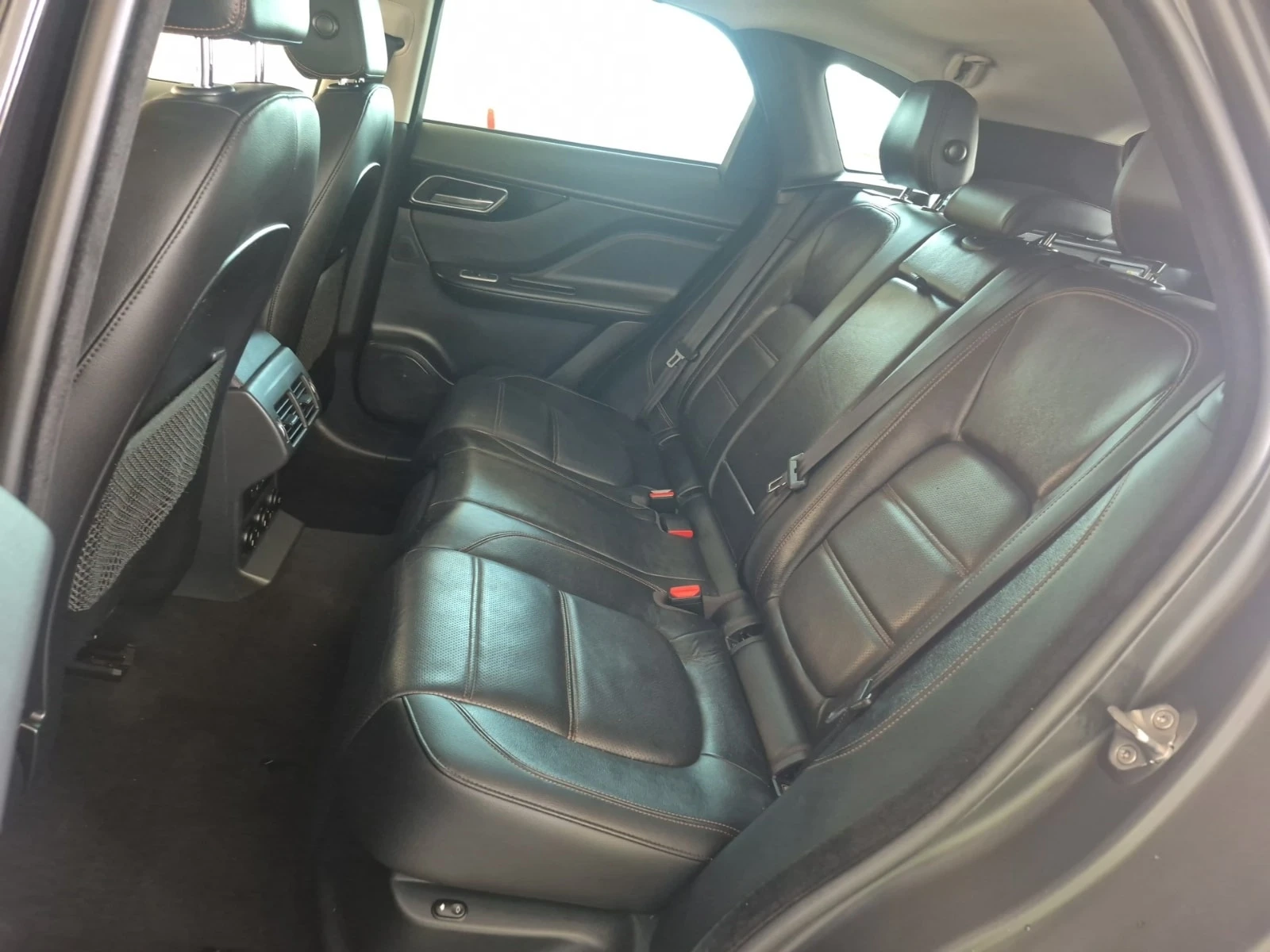 Jaguar F-PACE * PRESTIGE * АВТОКРЕДИТ БЕЗ ПЪРВОНАЧАЛНА ВНОСКА* , снимка 12 - Автомобили и джипове - 55889232