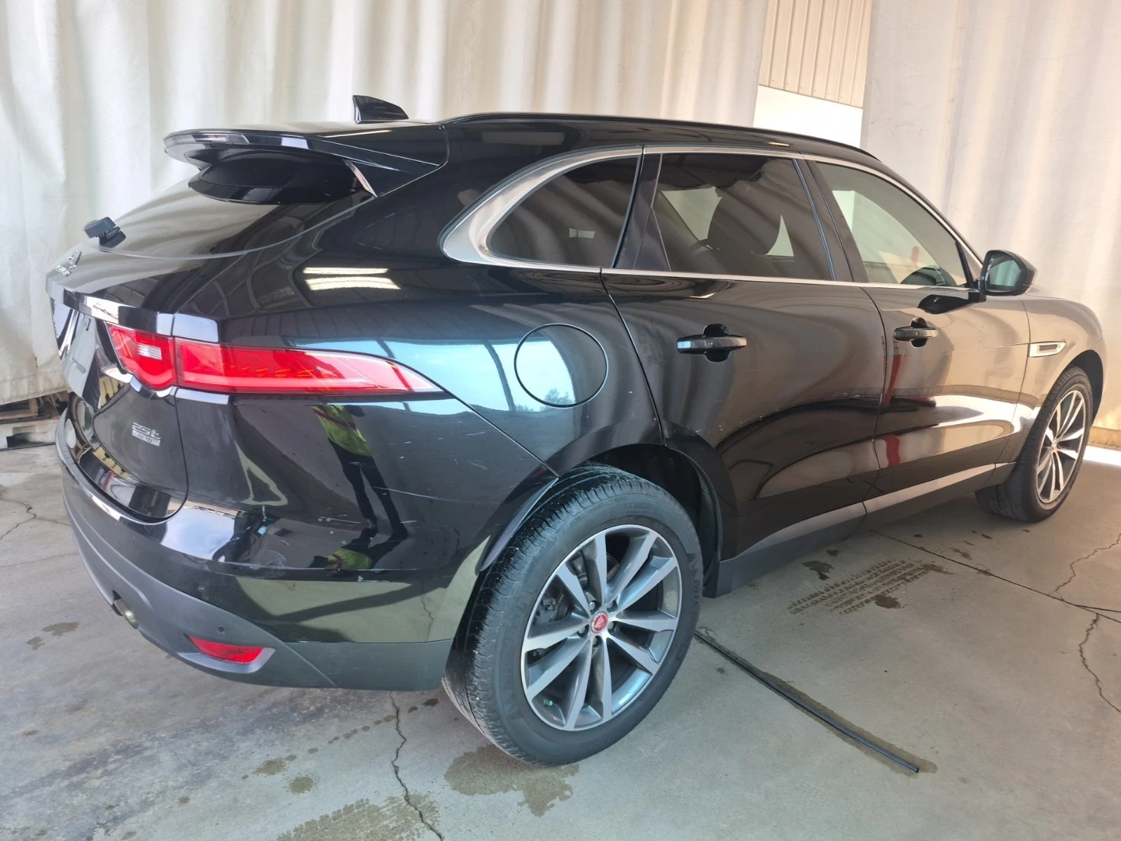 Jaguar F-PACE * PRESTIGE * АВТОКРЕДИТ БЕЗ ПЪРВОНАЧАЛНА ВНОСКА* , снимка 3 - Автомобили и джипове - 55889232