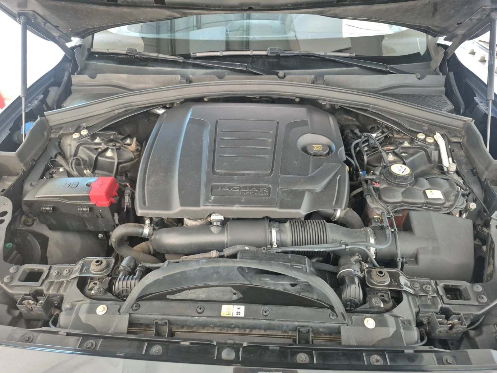 Jaguar F-PACE * PRESTIGE * АВТОКРЕДИТ БЕЗ ПЪРВОНАЧАЛНА ВНОСКА* , снимка 16 - Автомобили и джипове - 55889232