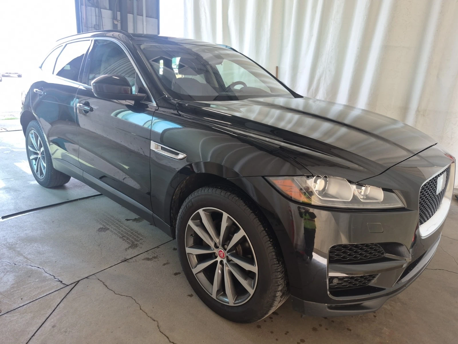 Jaguar F-PACE * PRESTIGE * АВТОКРЕДИТ БЕЗ ПЪРВОНАЧАЛНА ВНОСКА* , снимка 2 - Автомобили и джипове - 55889232