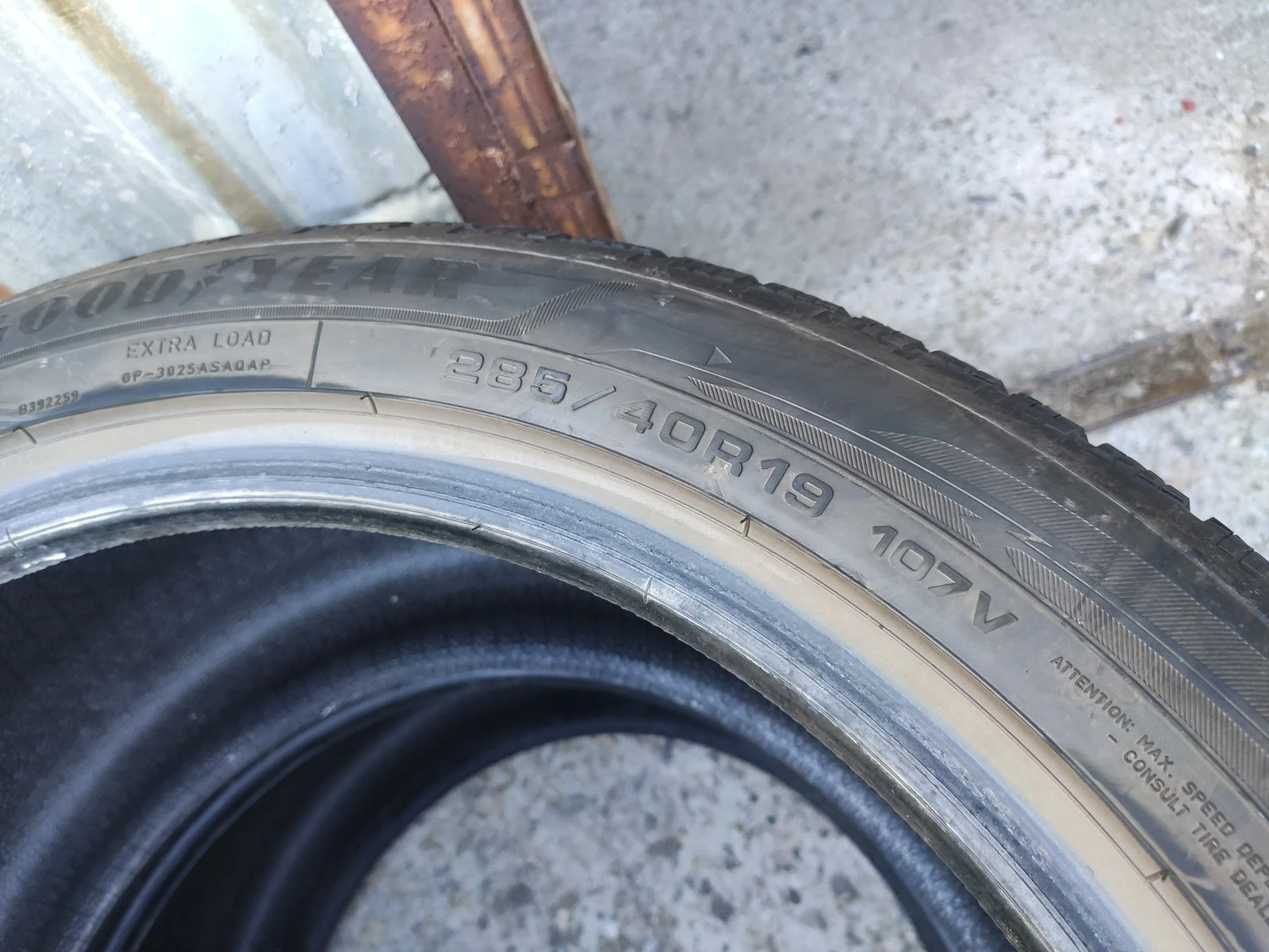 Гуми Зимни 285/40R19, снимка 6 - Гуми и джанти - 56664383
