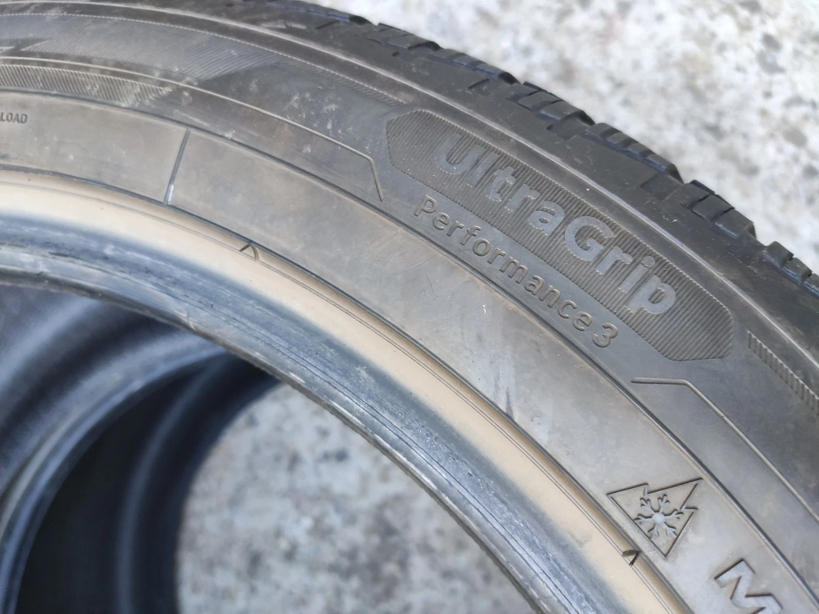 Гуми Зимни 285/40R19, снимка 10 - Гуми и джанти - 56664383