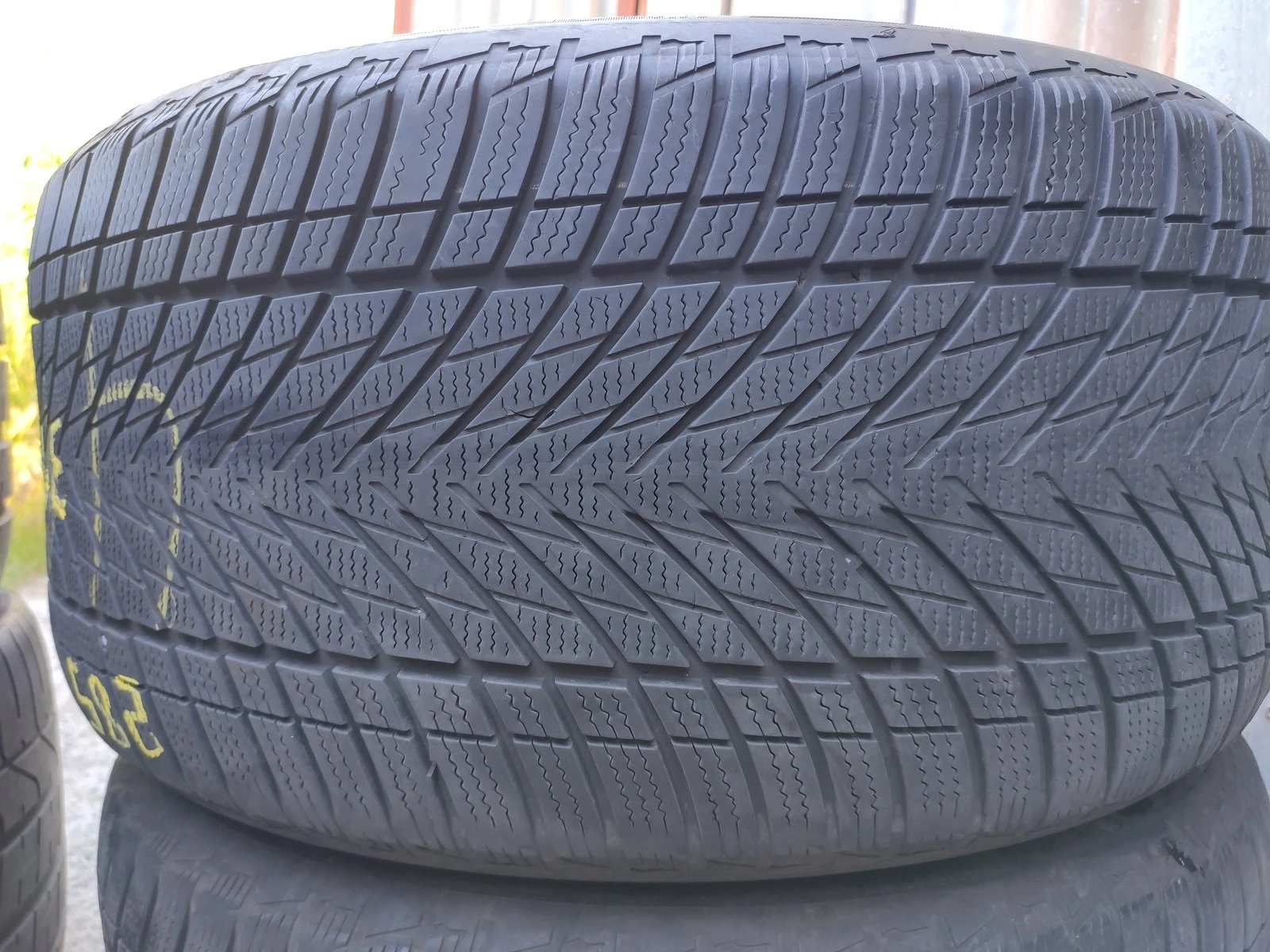 Гуми Зимни 285/40R19