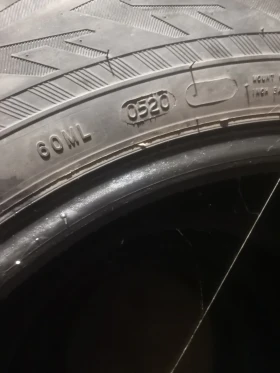 Гуми Зимни 235/60R18, снимка 3 - Гуми и джанти - 52534624