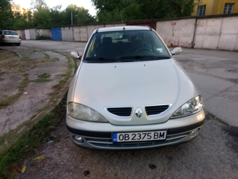 Renault Megane 1.6, снимка 7 - Автомобили и джипове - 47322525