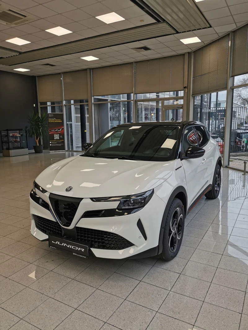 Alfa Romeo Junior 1.2 Hybrid, снимка 1 - Автомобили и джипове - 48233422