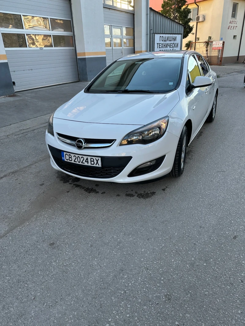 Opel Astra 1.6 CDTI, снимка 8 - Автомобили и джипове - 48458252