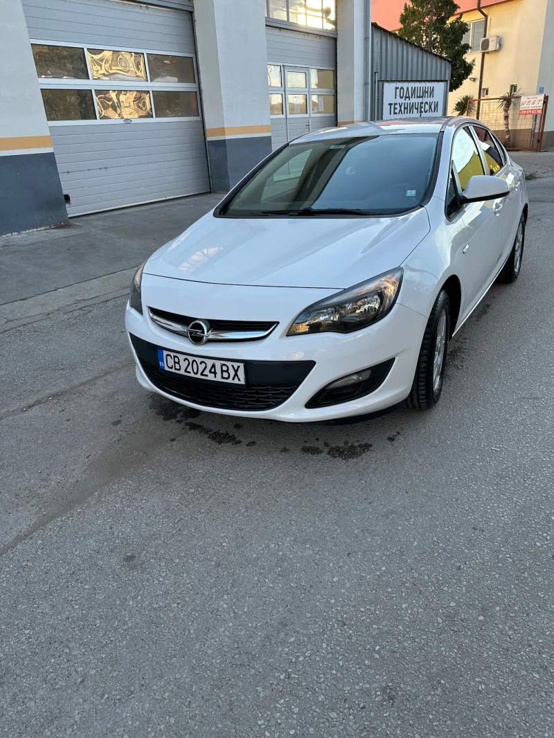 Opel Astra 1.6 CDTI, снимка 9 - Автомобили и джипове - 48458252