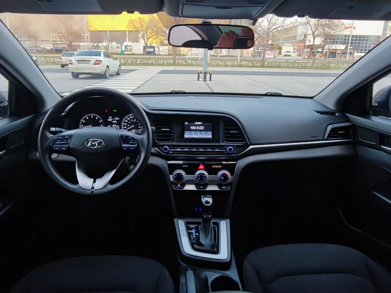 Hyundai Elantra 2.0/150kc/Avtomat/Camera, снимка 10 - Автомобили и джипове - 48937231