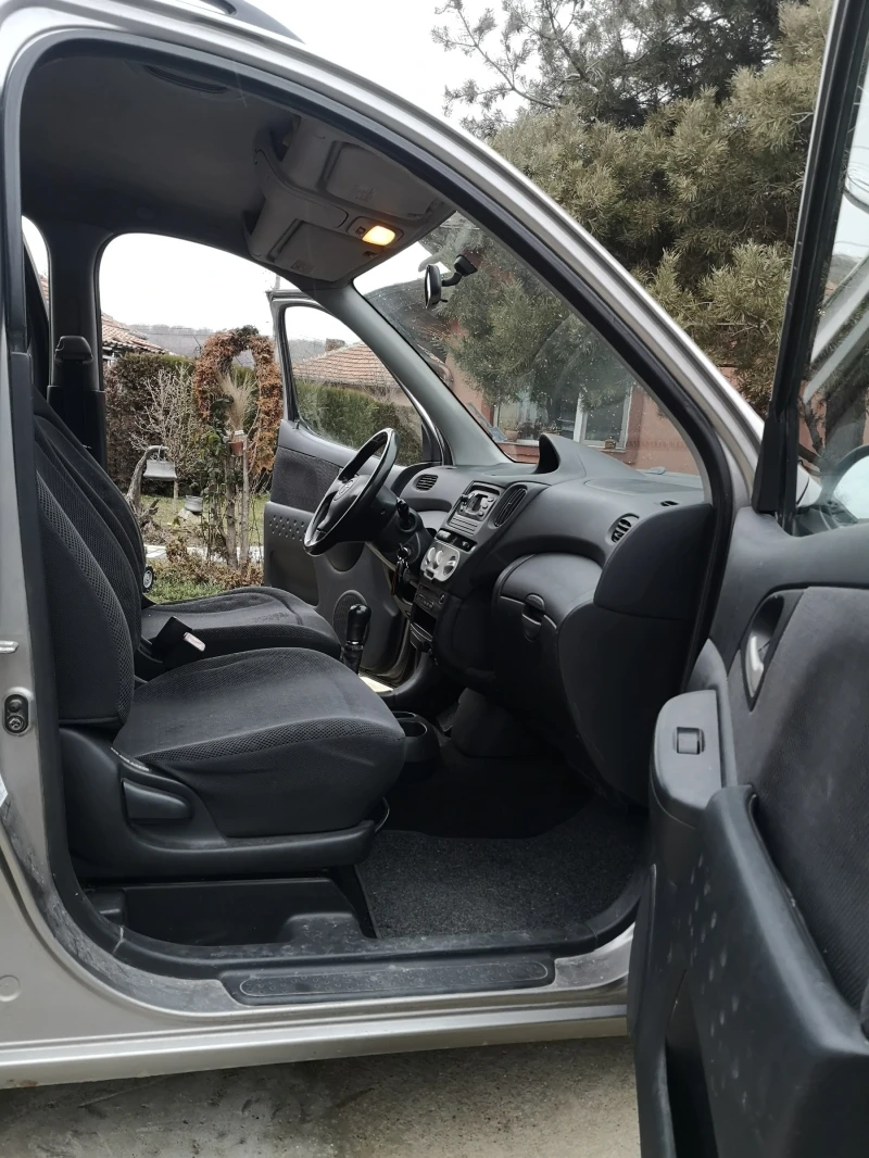 Toyota Yaris verso, снимка 9 - Автомобили и джипове - 49144710