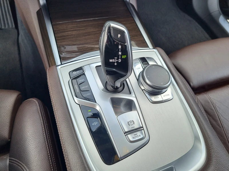 BMW 730 XDrive-265кс LED, Keyless, КАМЕРА, МАСАЖ, снимка 11 - Автомобили и джипове - 50430663