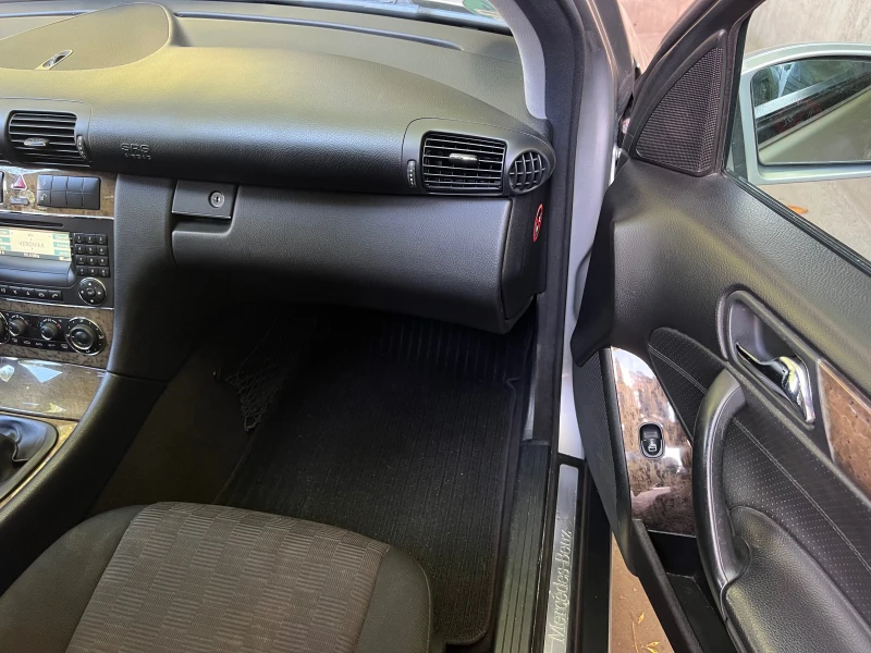 Mercedes-Benz C 220 CDI AVANTGARDE/FACELIFT/XENON/NAVI/6sk/KLIMATRONIK, снимка 12 - Автомобили и джипове - 50992293