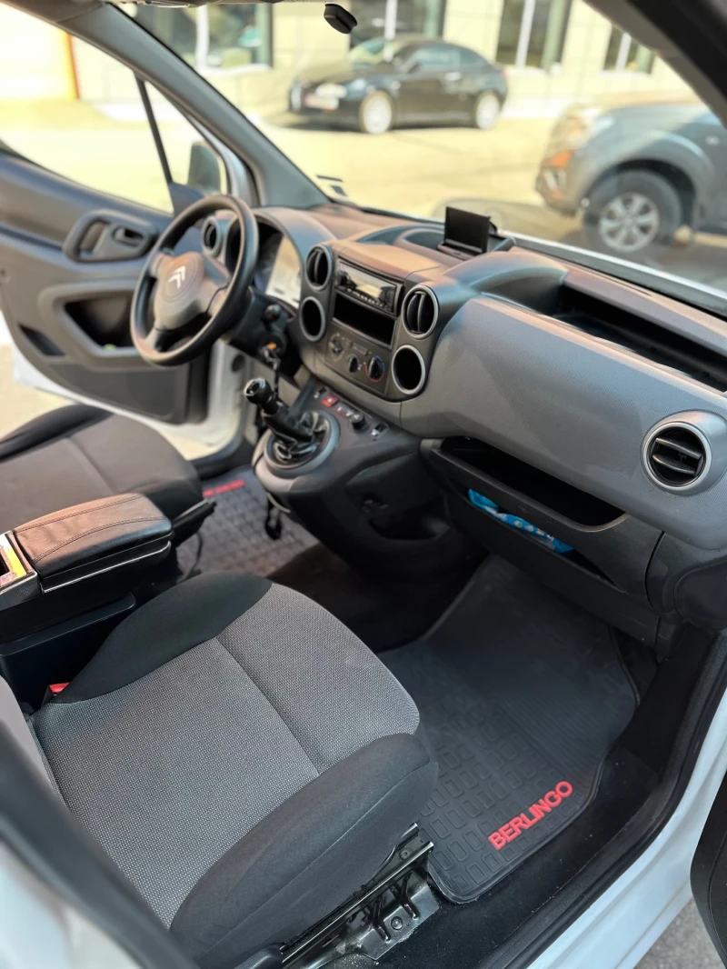 Citroen Berlingo 1.6 Климатик, снимка 12 - Автомобили и джипове - 51305333