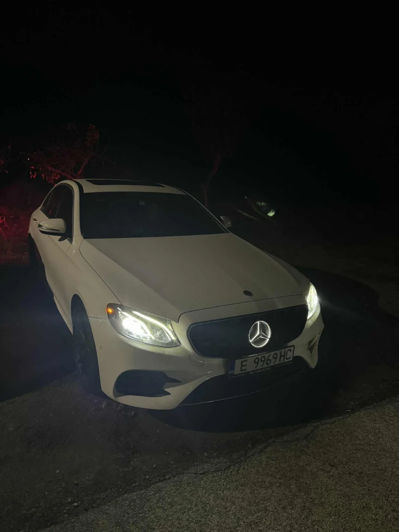 Mercedes-Benz E 300 E300! 4Matic! 9GTronic! Ton Състояние !Ambient lig, снимка 17 - Автомобили и джипове - 53418912