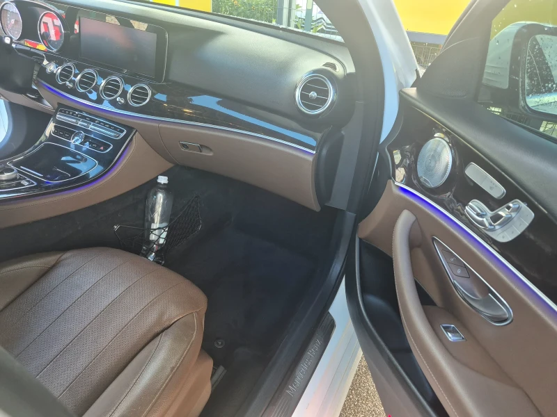 Mercedes-Benz E 300 E300! 4Matic! 9GTronic! Ton Състояние !Ambient lig, снимка 6 - Автомобили и джипове - 53418912