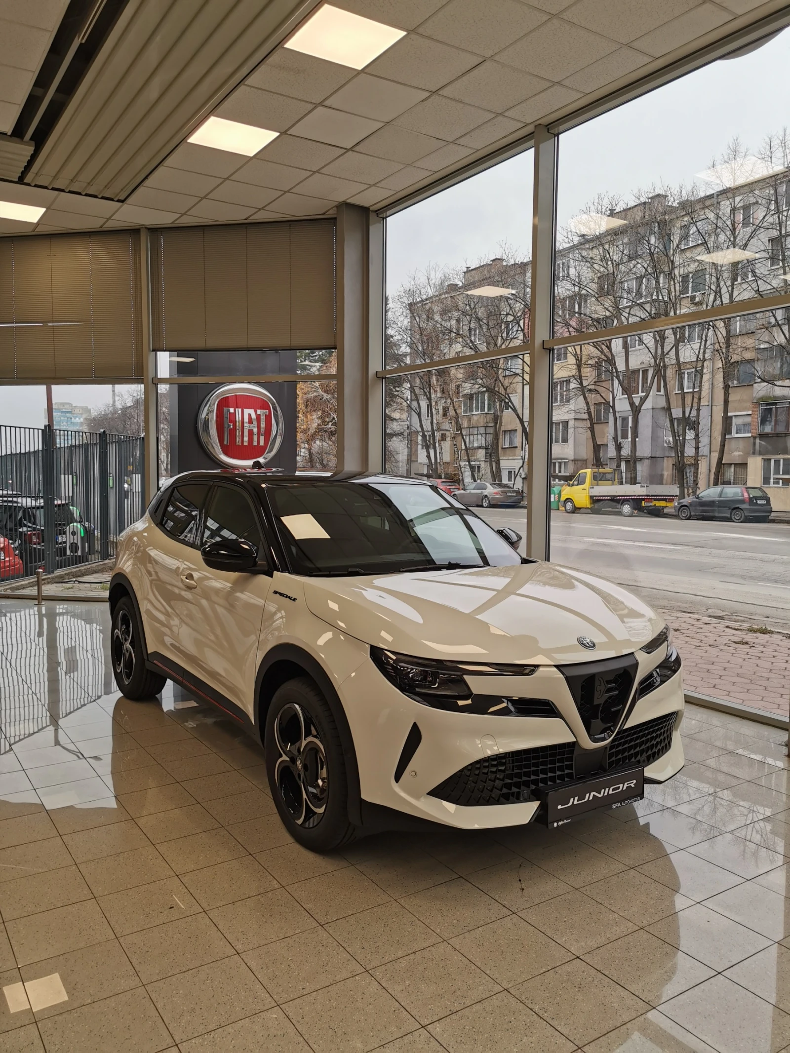 Alfa Romeo Junior 1.2 Hybrid - изображение 3