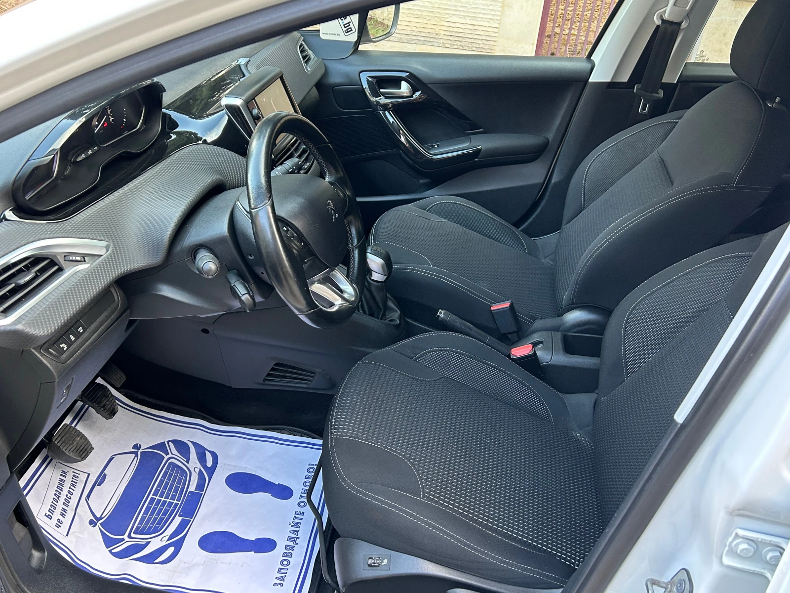 Peugeot 208 1, 6GT LINE BLUE HDI - изображение 9