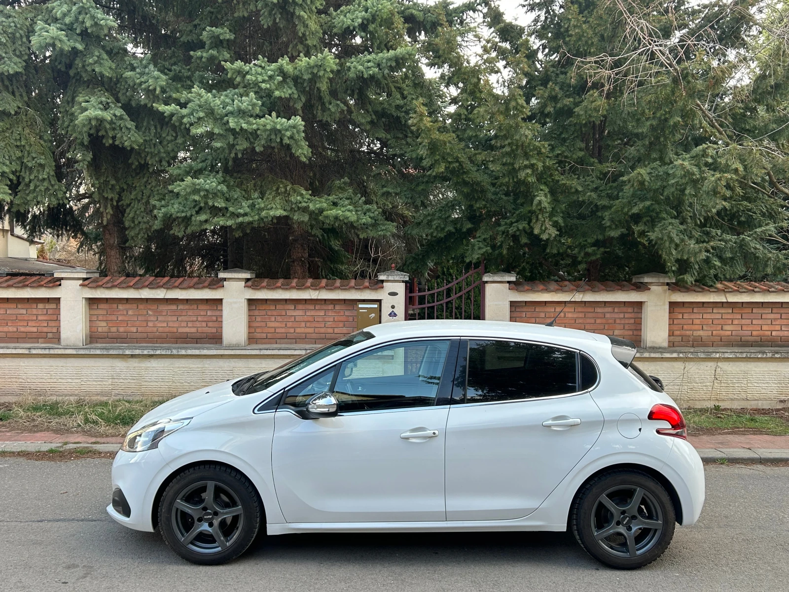 Peugeot 208 1, 6GT LINE BLUE HDI - изображение 7