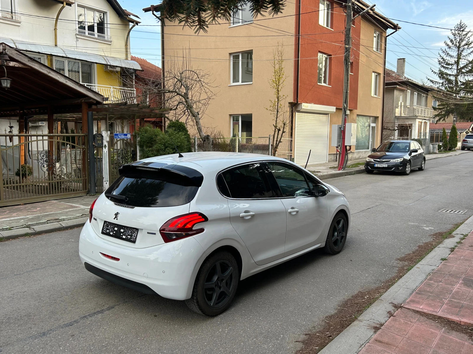 Peugeot 208 1, 6GT LINE BLUE HDI - изображение 4