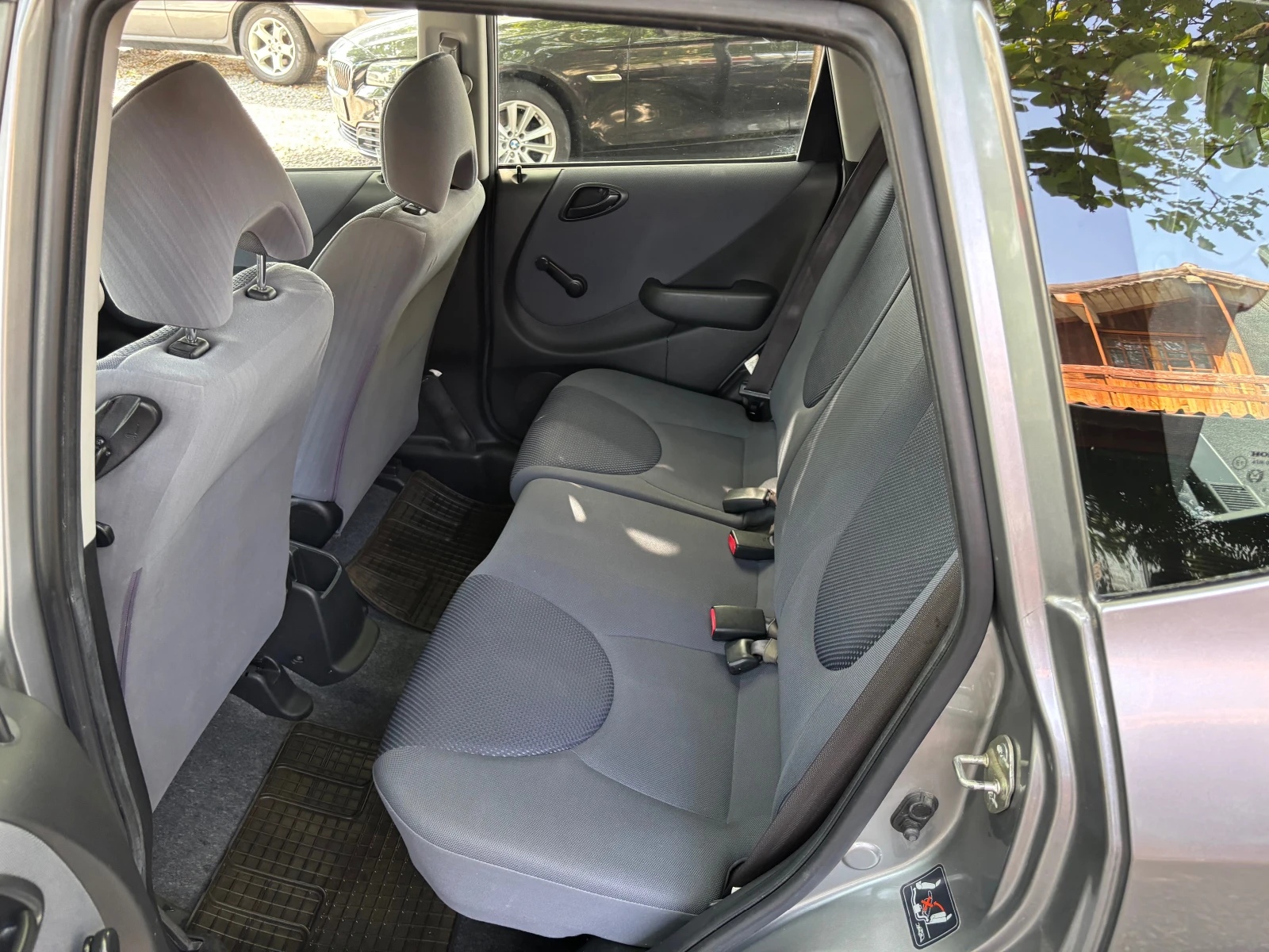 Honda Jazz 1.3i - изображение 9